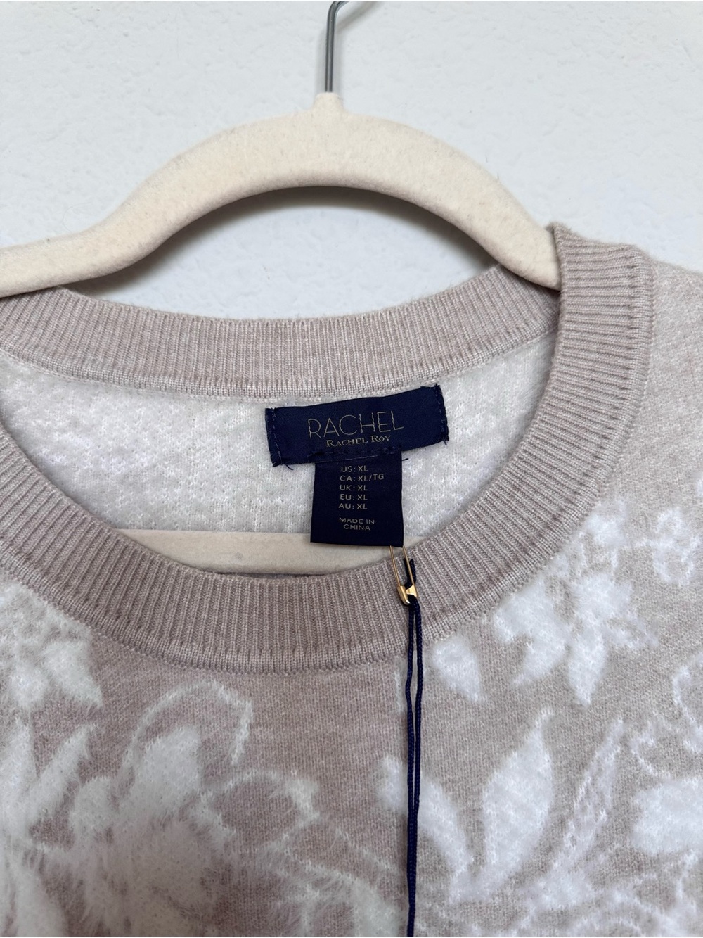 NWT Rachel Roy Beige Floral Knit Short Sleeve Sweater Soft Textured Pullover - Picture 8 of 9